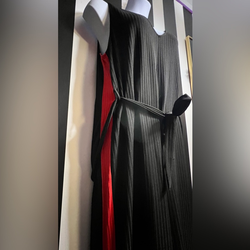 New Look Black and Red V-Neck Ribbed Jumpsuit Culottes with Tie Belt; Sz 14 US